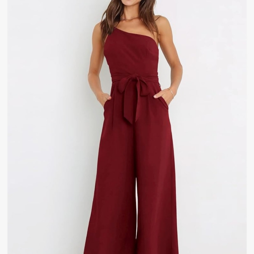 NWOT. Chic one-shoulder jumpsuit w/pockets and tie at the waist. Size Medium